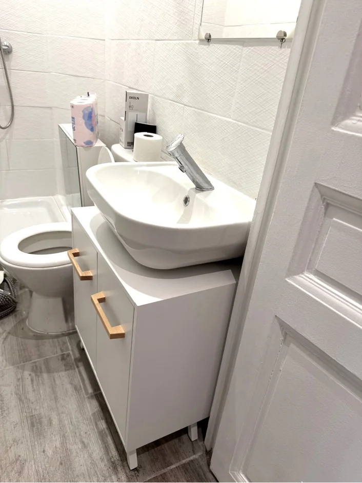 Installation de meuble de salle de bains — réalisation de Bilel pour Brince